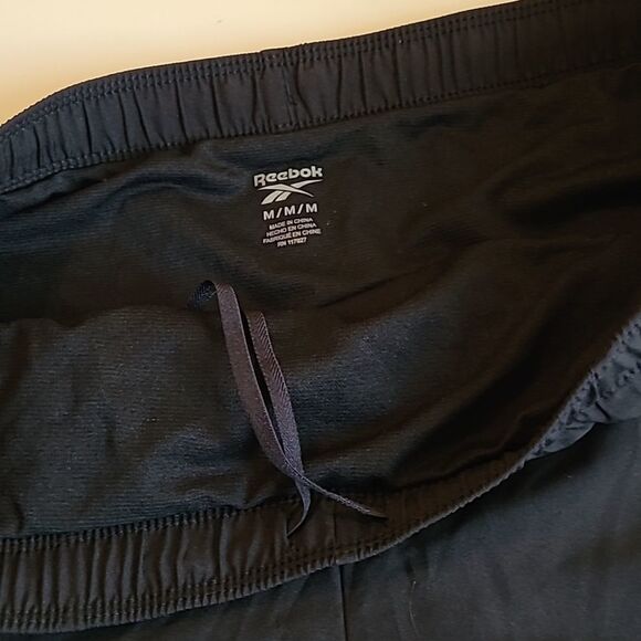 NEW M REEBOK POCKETS SHORTS BLACK WHITE ATTACHED PANTY DRAWSTRING RUNNING MEDIUM - Picture 3 of 9